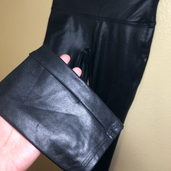 Spanx Faux Leather Tummy Control leggings size M - Picture 4 of 7